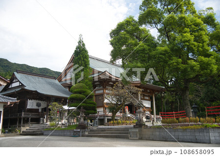 第30番札所 百々山 東明院 善楽寺(太子堂・本堂) 【高知県高知市】 第30番札所 百々山 東明院 善楽寺(太子堂・本堂) 【高知県高知市】 108658095