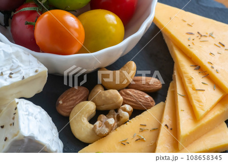 チーズの盛り合わせ 108658345