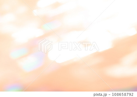 オレンジカラー系ミックスカラー流れるキラキライメージ　(背景素材) 108658792