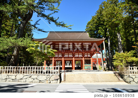 高野山 壇上伽藍(中門) 【和歌山県伊都郡高野町】 高野山 壇上伽藍(中門) 【和歌山県伊都郡高野町】 108658938