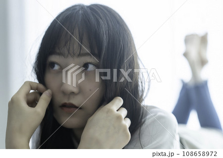 Z世代の若い女性 Z世代の若い女性 108658972