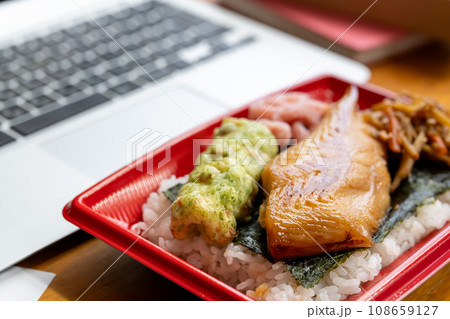 のり弁当　オフィス 108659127