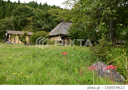 秋の遠野ふるさと村 108659622