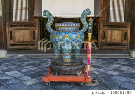 黄檗宗大本山「萬福寺」大雄寶殿の香炉 108661390