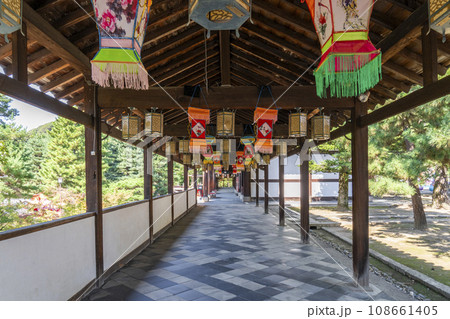 黄檗宗大本山「萬福寺」回廊の灯籠 108661405