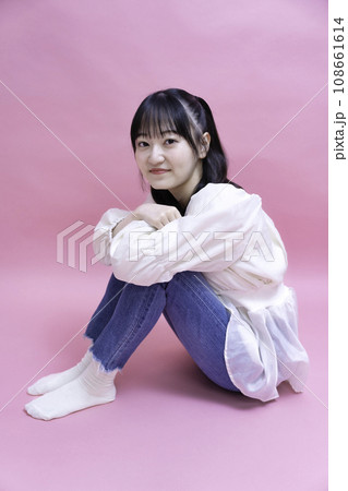 清楚でフェミニンな雰囲気の女性 清楚でフェミニンな雰囲気の女性 108661614