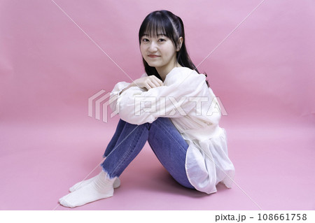 清楚でフェミニンな雰囲気の女性 清楚でフェミニンな雰囲気の女性 108661758
