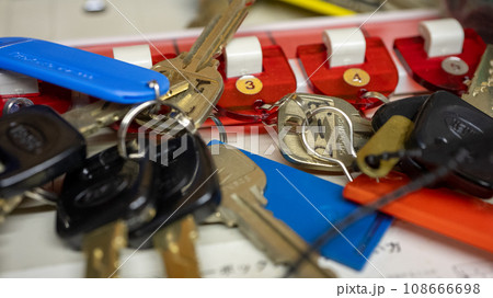 管理物件（マンション）のキーボックスとキー（鍵束） 108666698