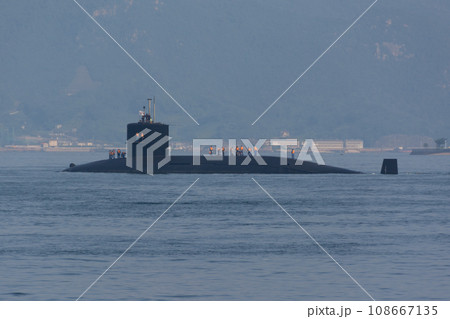 出港する海上自衛隊はるしお型潜水艦 出港する海上自衛隊はるしお型潜水艦 108667135