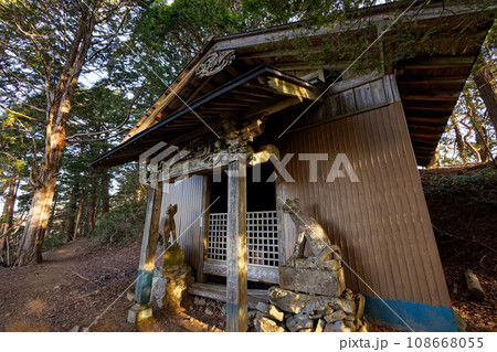 両神山・両神神社の狛犬 両神山・両神神社の狛犬 108668055