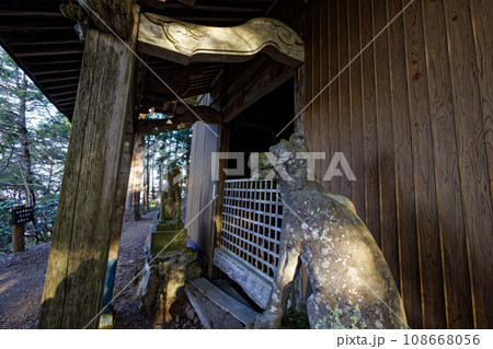 両神山・両神神社の狛犬 108668056