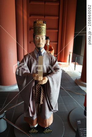 大阪歴史博物館　難波宮の時代　宮廷儀礼の世界　等身大の人形 108668082