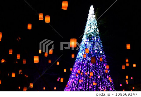 富士山に近い大規模な時之栖のイルミネーション(ランタン) 富士山に近い大規模な時之栖のイルミネーション(ランタン) 108669347