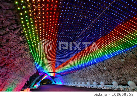 富士山に近い大規模な時之栖のイルミネーション(光のトンネル) 108669558