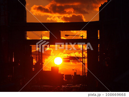 大阪四天王寺の夕日 大阪四天王寺の夕日 108669668