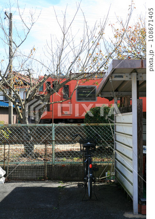 ローカル駅の自転車置き場 ローカル駅の自転車置き場 108671405
