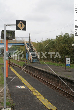 無人駅のホーム 108671477