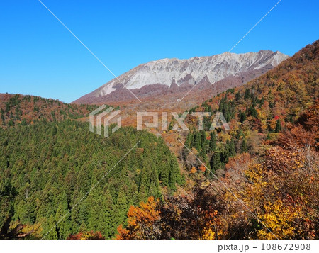 2023年秋　鍵掛峠から見る大山南壁の眺望 108672908
