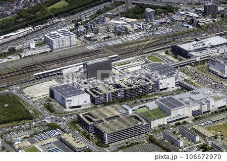 京葉線の幕張豊砂駅付近を空撮 京葉線の幕張豊砂駅付近を空撮 108672970