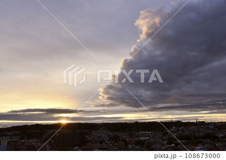 日の出前 108673000