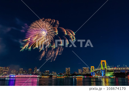 お台場レンボー花火　東京夜景 108674170
