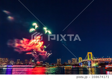 お台場レンボー花火 東京夜景 お台場レンボー花火 東京夜景 108674171