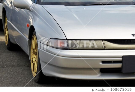 自動車イメージ　トヨタ初代ヴォクシーのフロントマスク 108675019