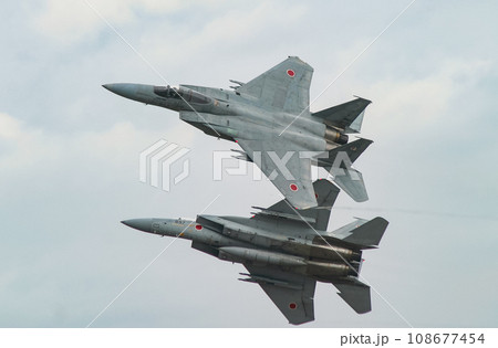 飛行展示を行う航空自衛隊の戦闘機 F-15J 飛行展示を行う航空自衛隊の戦闘機 F-15J 108677454