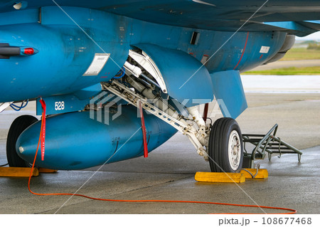 航空自衛隊の戦闘機F-2の主脚 108677468