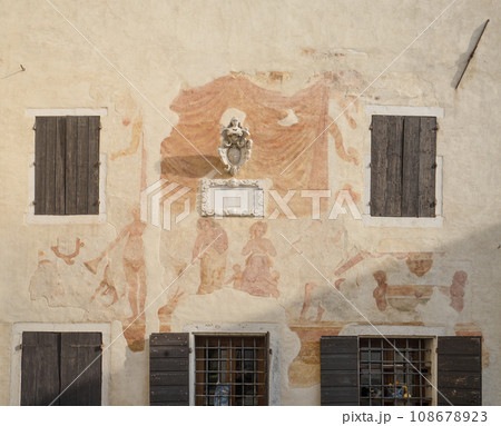 Medieval palace in Portobuffole, Italy Medieval palace in Portobuffole, Italy 108678923