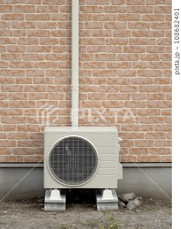 エアコンの室外機 108682401