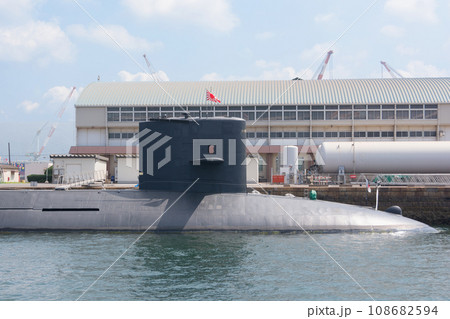 停泊中の海上自衛隊練習潜水艦あさしお 108682594