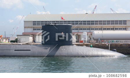 停泊中の海上自衛隊練習潜水艦あさしお 108682598