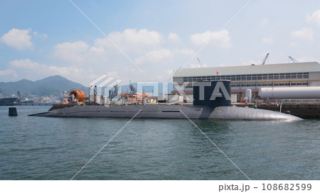 停泊中の海上自衛隊練習潜水艦あさしお 108682599