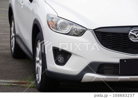 自動車イメージ　マツダCX-5初代モデルのフロントマスク 108683237
