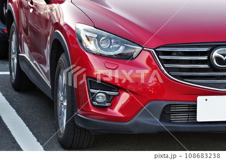 自動車イメージ　マツダCX-5初代モデルのフロントマスク 108683238