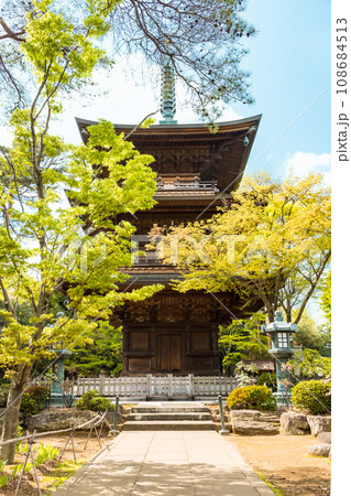(東京都ー風景)青空と豪徳寺三重塔1 (東京都ー風景)青空と豪徳寺三重塔1 108684513