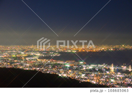 六甲山・天覧台から見た大阪方面の夜景 六甲山・天覧台から見た大阪方面の夜景 108685063