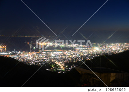 六甲山・天覧台から見た神戸方面の夜景 六甲山・天覧台から見た神戸方面の夜景 108685066