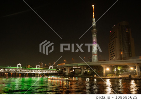 ちいかわキャラクターライティングのスカイツリーと隅田川の夜景に癒されて 108685625