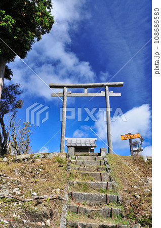 綿向山山頂(大嵩神社) 【滋賀県蒲生郡日野町】 綿向山山頂(大嵩神社) 【滋賀県蒲生郡日野町】 108686580
