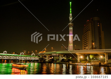 ちいかわキャラクターライティングのスカイツリーと隅田川の夜景に癒されて ちいかわキャラクターライティングのスカイツリーと隅田川の夜景に癒されて 108687185