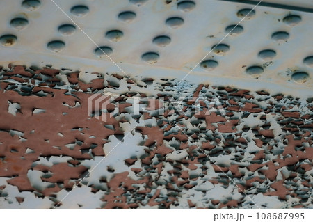 剥離した塗膜（道路橋）イメージ 108687995