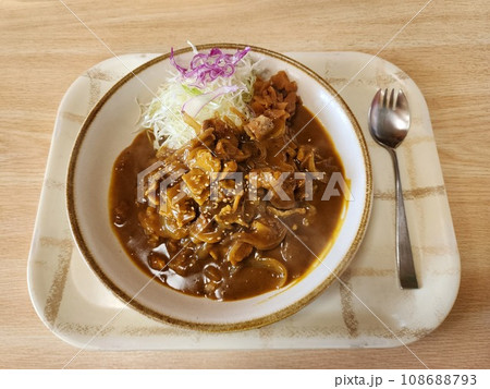 豚しゃぶの乗ったカレー 108688793