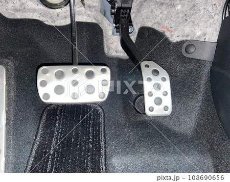 車 アクセル ブレーキ 車 アクセル ブレーキ 108690656
