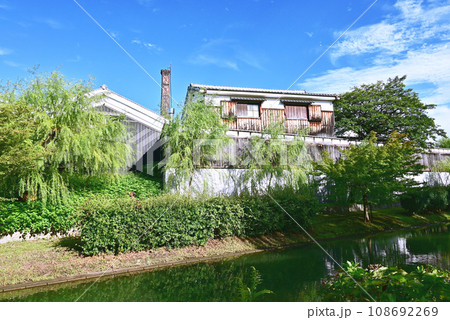 伏見酒蔵風景 108692269