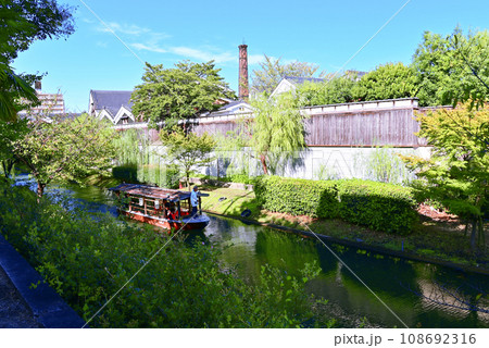 伏見酒蔵風景 108692316