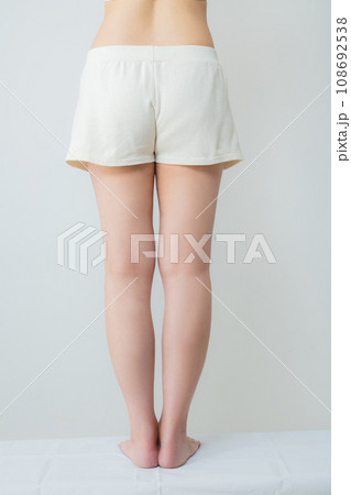 若い女性の下半身 若い女性の下半身 108692538
