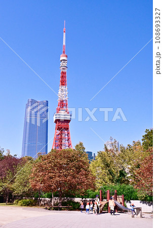 芝増上寺と東京タワー 108693327