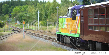 富良野線を走る観光列車ノロッコ号 108693623